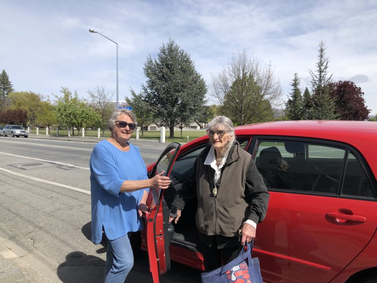 Volunteer Barbara Paul picking up Roz Carter in her car.